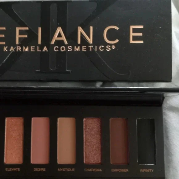 🔷5/$25 New Karmela Defiance Eyeshadow Palette - Picture 3 of 3